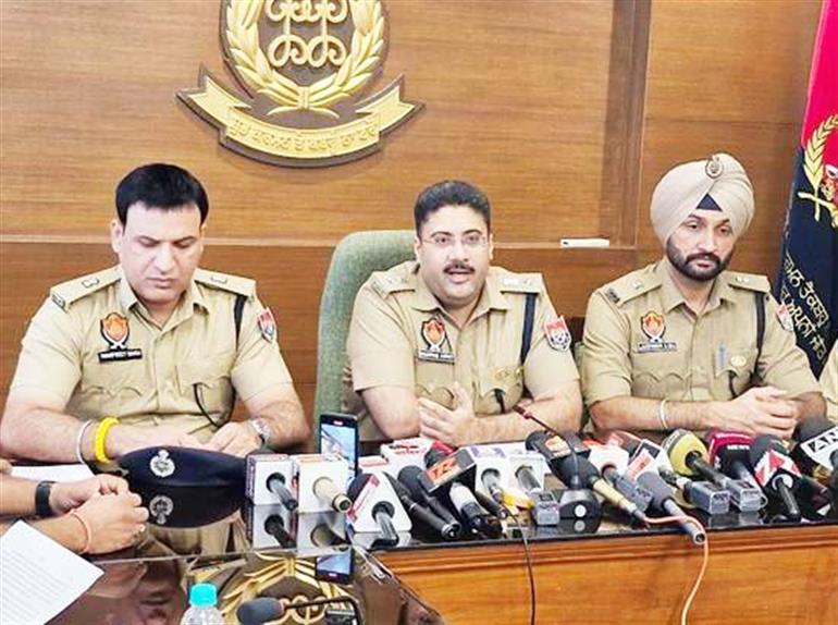 Mohali police bust gambling racket at the hotel; 25.30 lakh rupees seized, 14 arrested